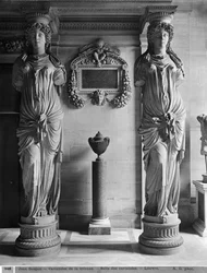 Udsigt over to karyatider fra Karyatidernes Tribune i Louvre-museet, slutningen af det 19. århundrede (se også 279790 til 279793, 279795)